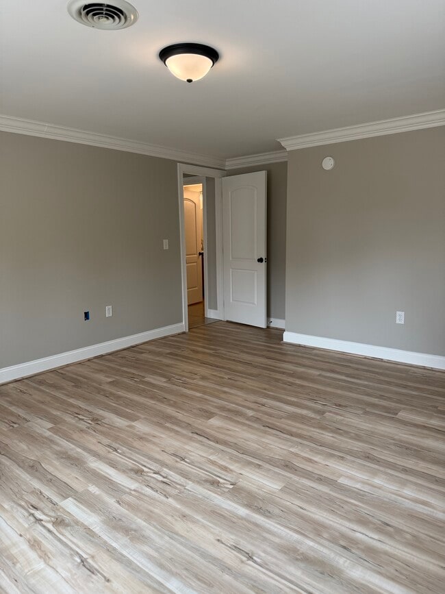 Photo - 1720 Grace Ave Unit Apt B