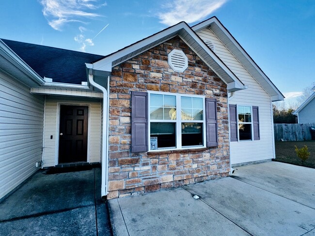 Photo - 211 Hidden Oaks Dr