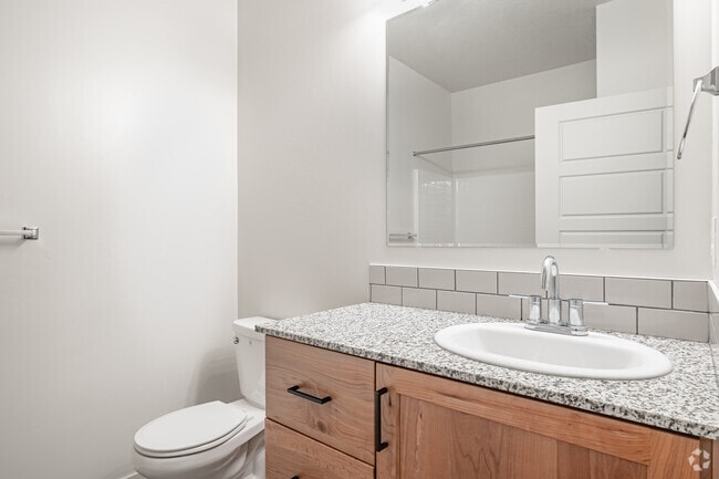3BD, 2.5BA - 1,665SF - Guest Bathroom