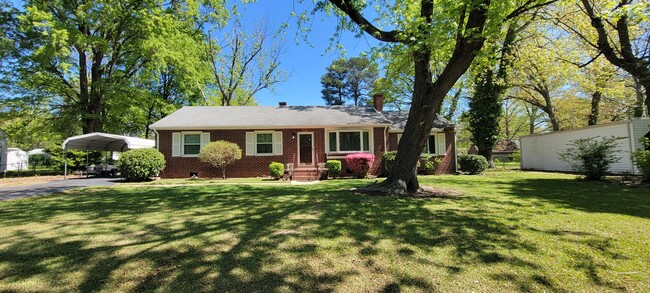 Brick ranch in Southside with large privat... - Brick ranch in Southside with large privat... Casa