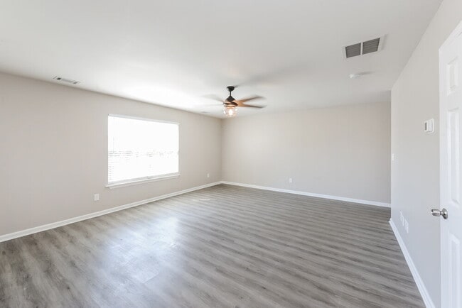 Photo - 122 Village Pkwy