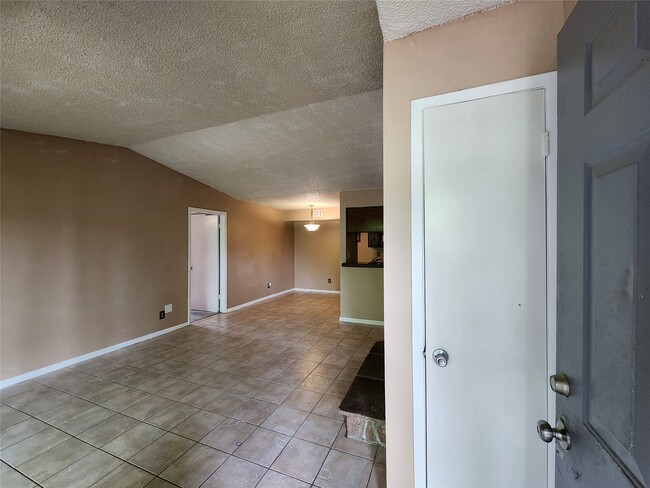 Photo - 17331 Red Oak Dr Unit 52