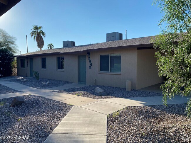Building Photo - 2847 N Palo Verde Ave Rental