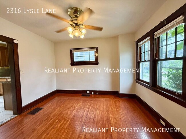 Photo - 2316 Lysle Ln