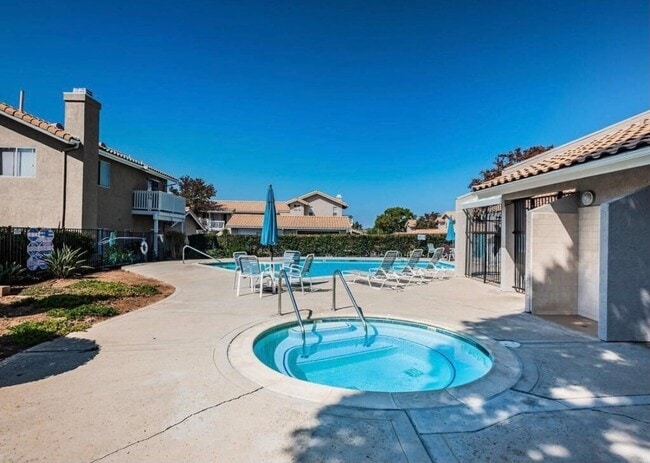 Photo - 1370 Palomar Pl