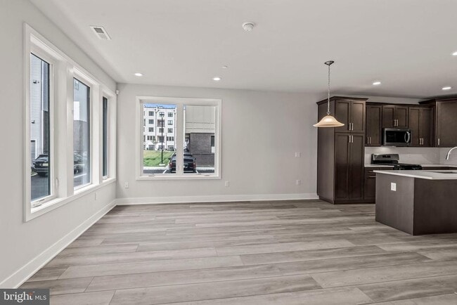 Building Photo - 701 Brewster Aly