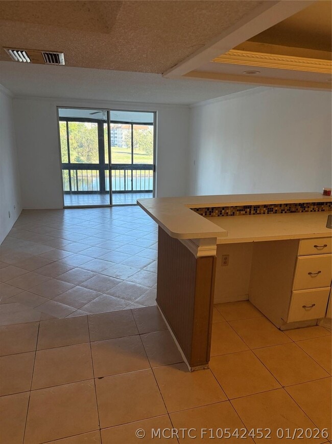 3740 Inverrary Dr Unit 3D