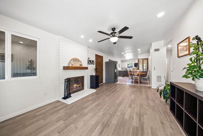 Photo - 9254 Fairlawn St