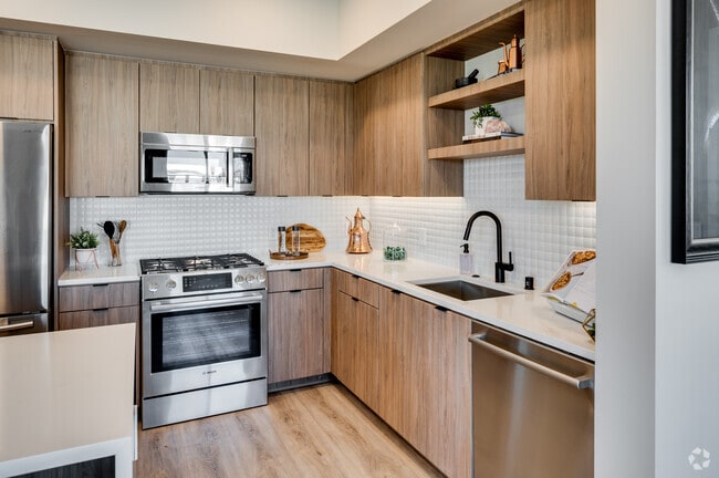 2 BR, 2 BA - Prado West - Prado West