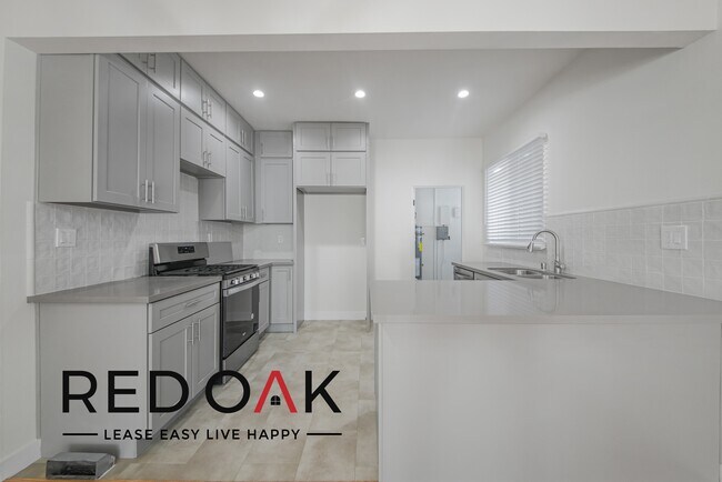 Photo - Charming and Spacious Two Bedroom with Sta... Unit 330