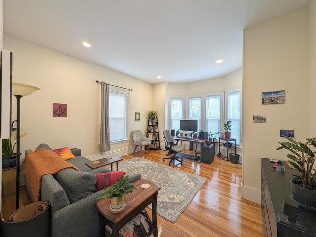 Building Photo - 18 Cameron Ave Unit 1