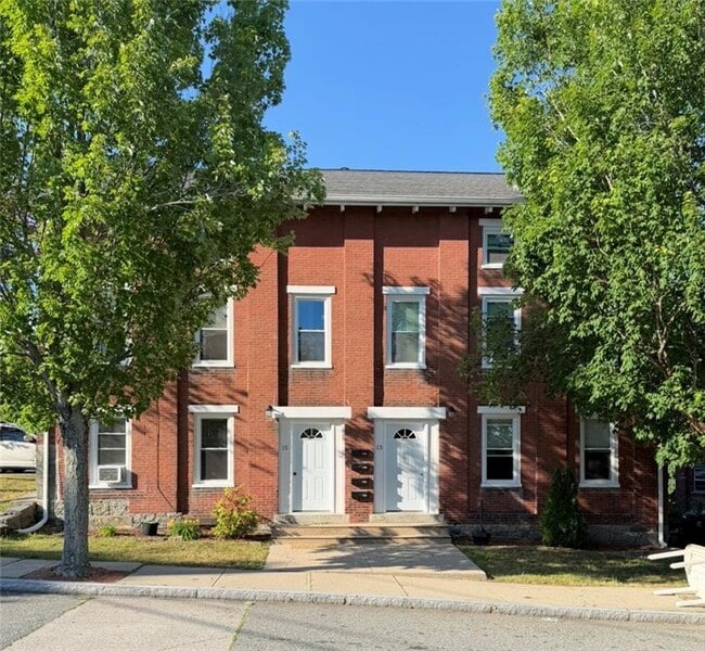 Building Photo - 13-13-15 Main St Unit 13A
