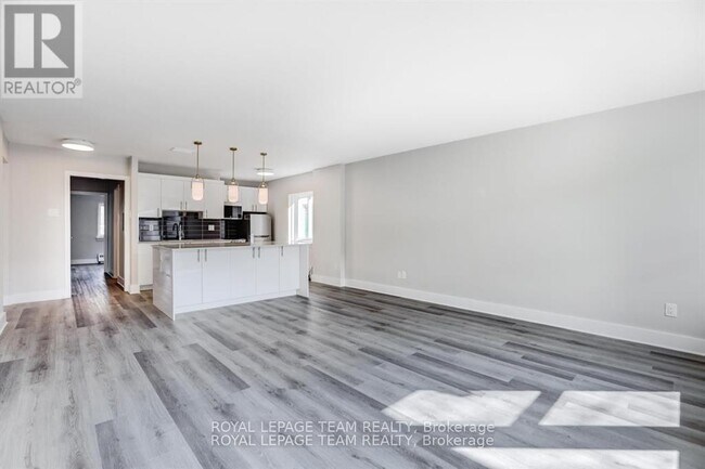 Photo - 325 Besserer St