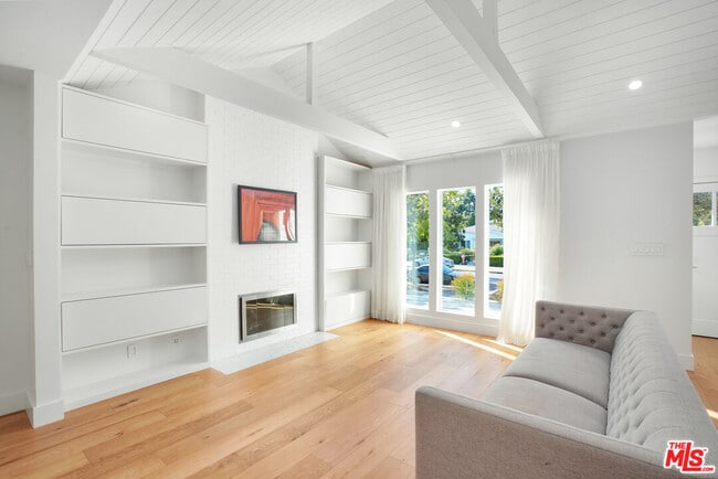 Photo - 564 N Arden Blvd