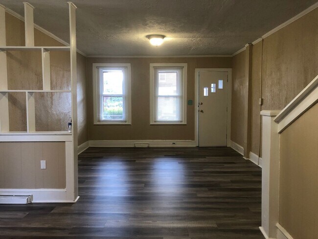 Photo - Great 3 Bedroom Home! Freshly Painted! New Flooring! Large Living Area! Eat-in-Kitchen! Screened ...