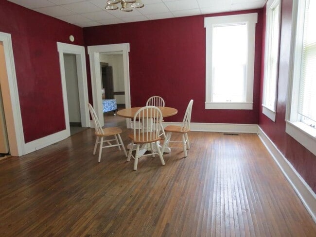 Photo - 606 W Elm St