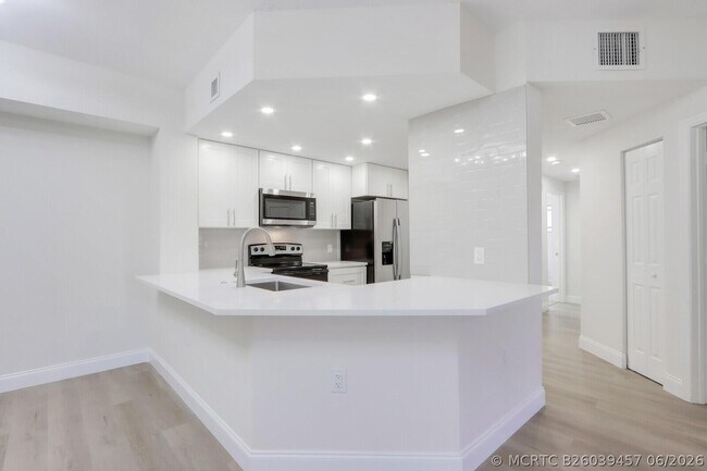 3023 Alcazar Pl Unit 207