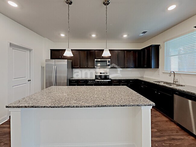 Photo - 2121 Johnston Dr