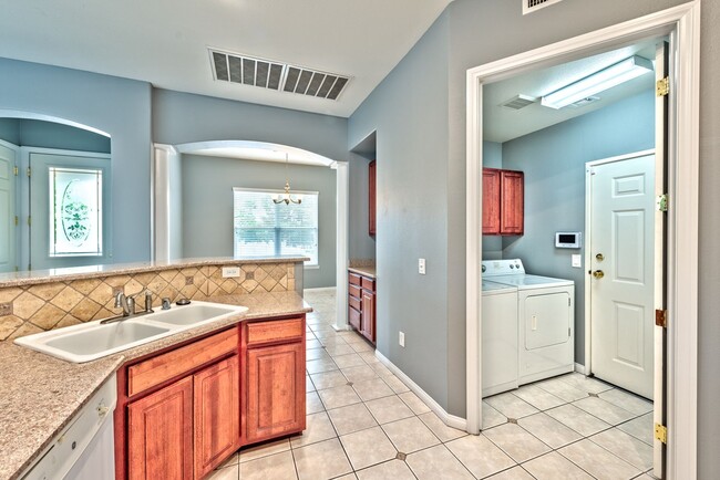 Photo - 220 Lorryn Ln