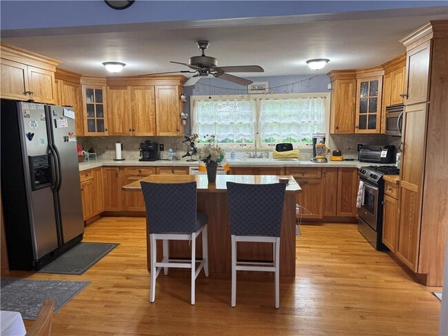 10 Isabelle Dr