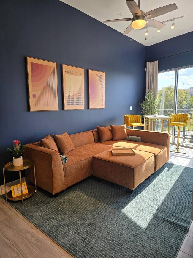 Photo - 1100 Peters St