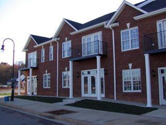 Building Photo - 101 Duncraig Dr Unit 202 Rental