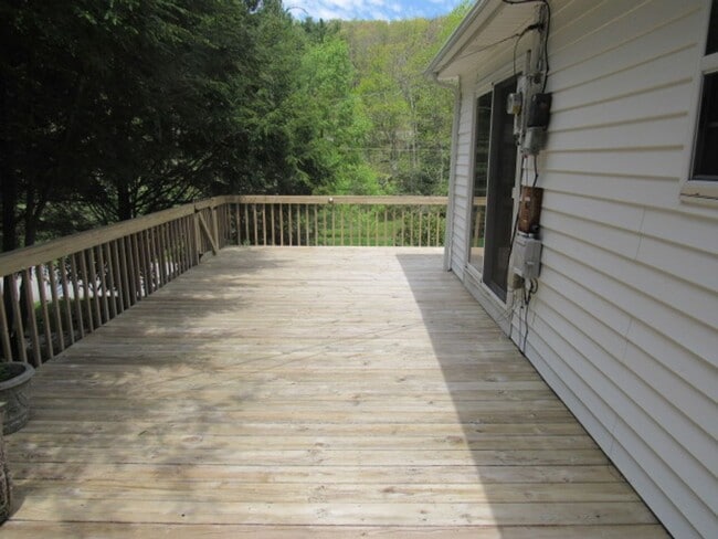 726 Middle Fork Rd