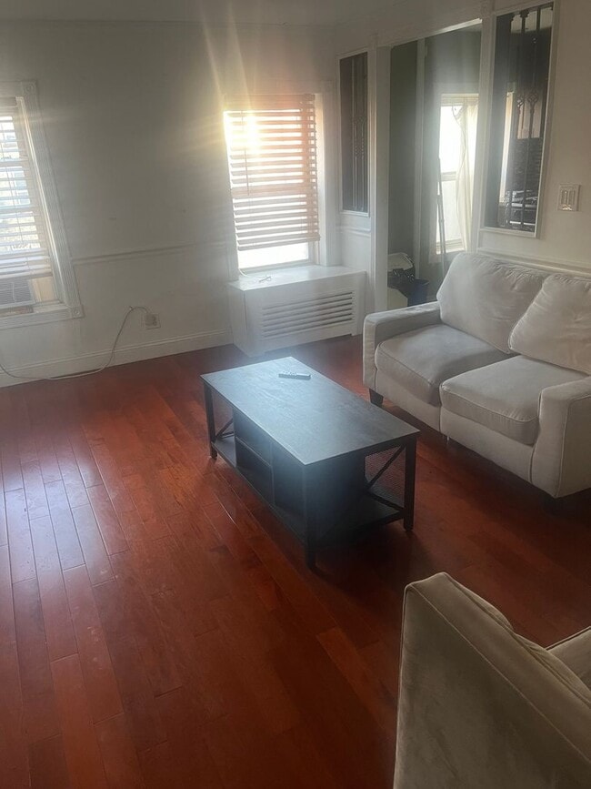 Photo - 579 Putnam Ave