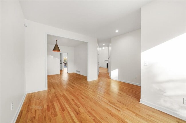 Photo - 1086 Pine Grove Ave NE