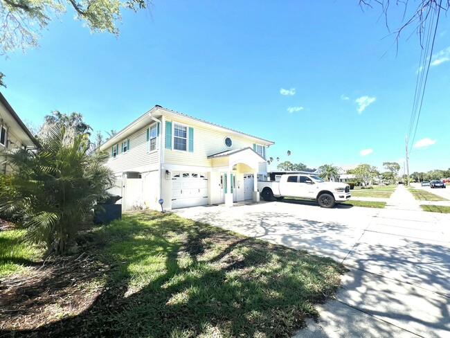 Photo - 3526 Overlook Dr NE