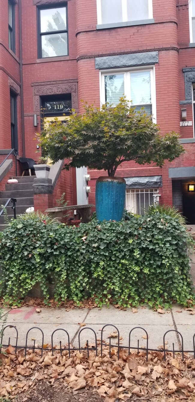 Photo - 117 V St NW