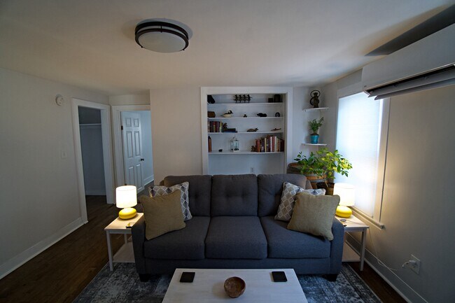 2nd Floor Living Room - 20 Tate St Apartamentos Unidad 2