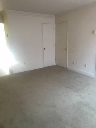 Living Room - Beachwood Townhouses