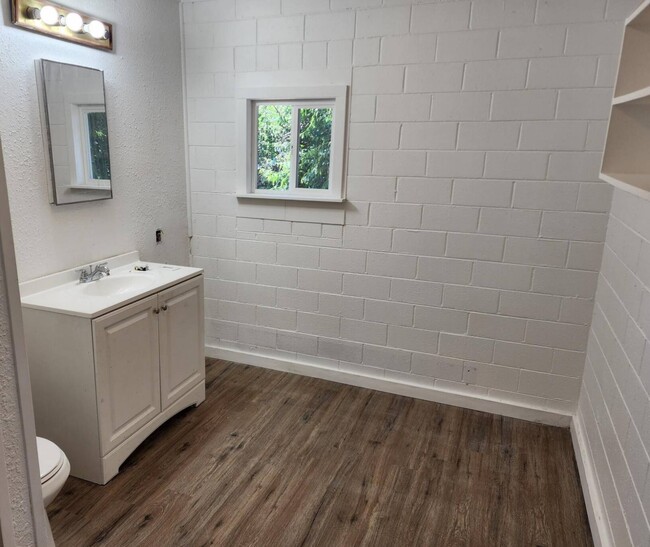 Photo - 7001 Rogue River Hwy