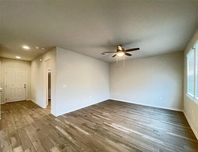 Photo - 1602 Jacey Way