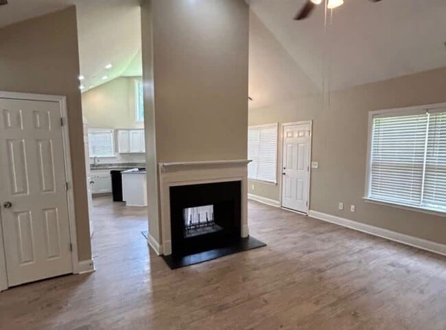 Photo - 1156 E Fayetteville Rd