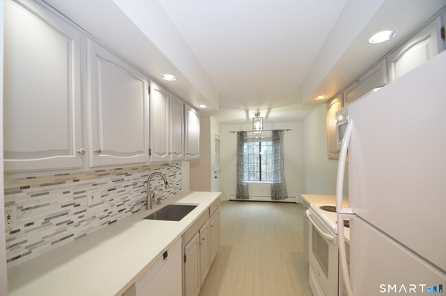 Building Photo - 125 Warner Hill Rd Unit 27