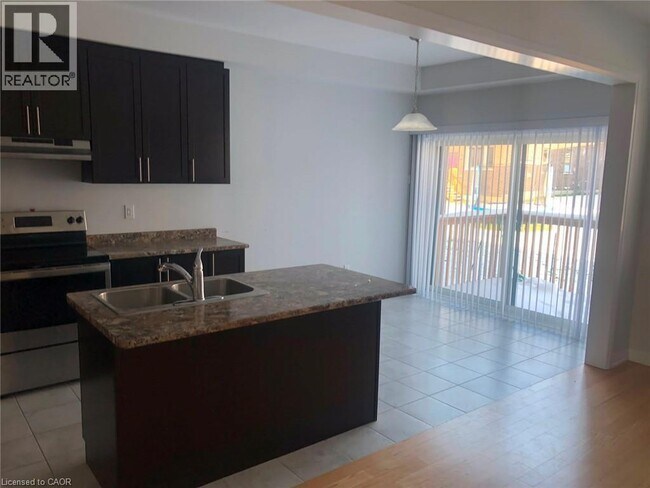 Photo - 114 Huntingford Trail