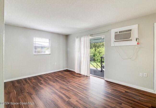 Photo - 1343 W Point Dr Unit 01