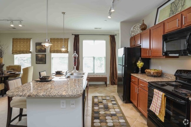 2BR, 2BA - 1,179 SF
