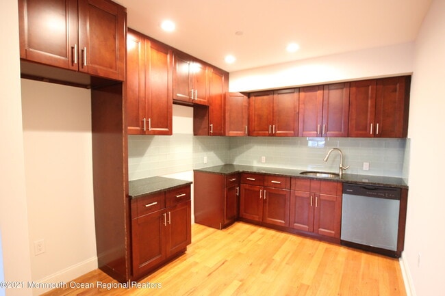 Photo - 1003 Bond St Unit 2