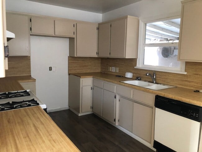 Photo - 801 S Bradley St