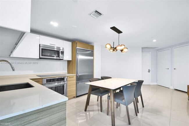 Photo - 2 br, 2 bath Condo - 1300 Brickell Bay Dr ... Unidad Apt 1910