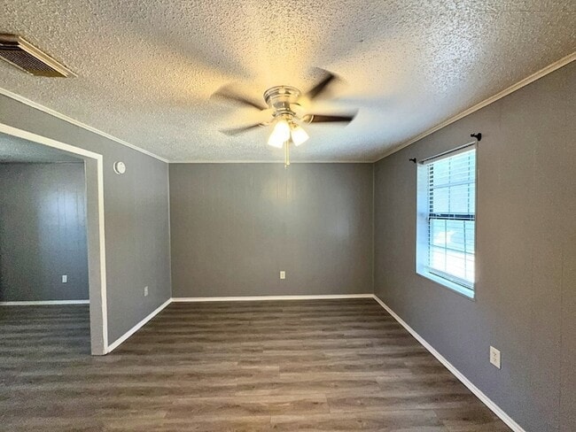 Photo - 1613 Voirin Rd