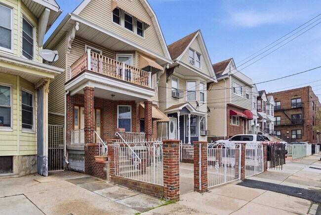 Photo - 18 Boyd Ave Unit 2