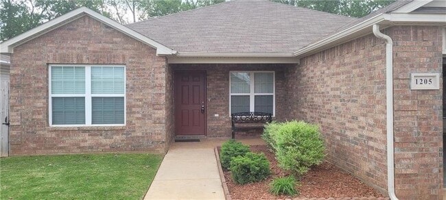 Building Photo - 1205 Ironstone Dr Rental