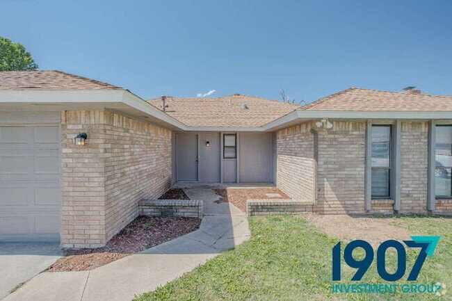 Building Photo - Spacious 3-Bed, 2-Bath Home in South Oklah...