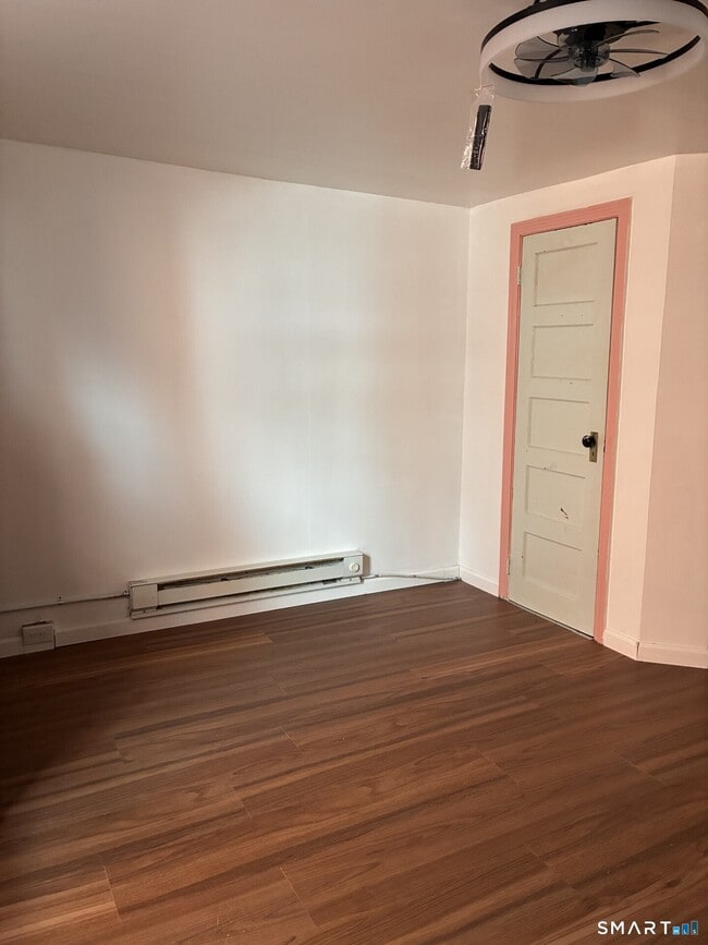 Building Photo - 440 Main St Unit C