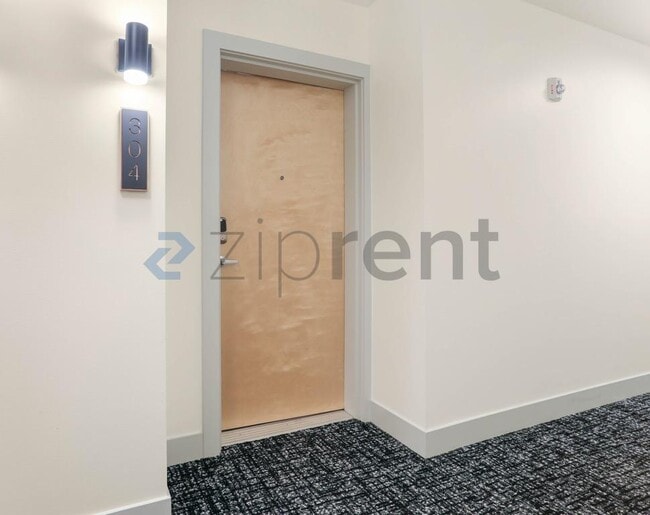 Photo - 530 Broadway E