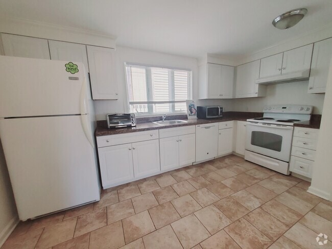 Building Photo - 40 Dean St Unit 2 Rental